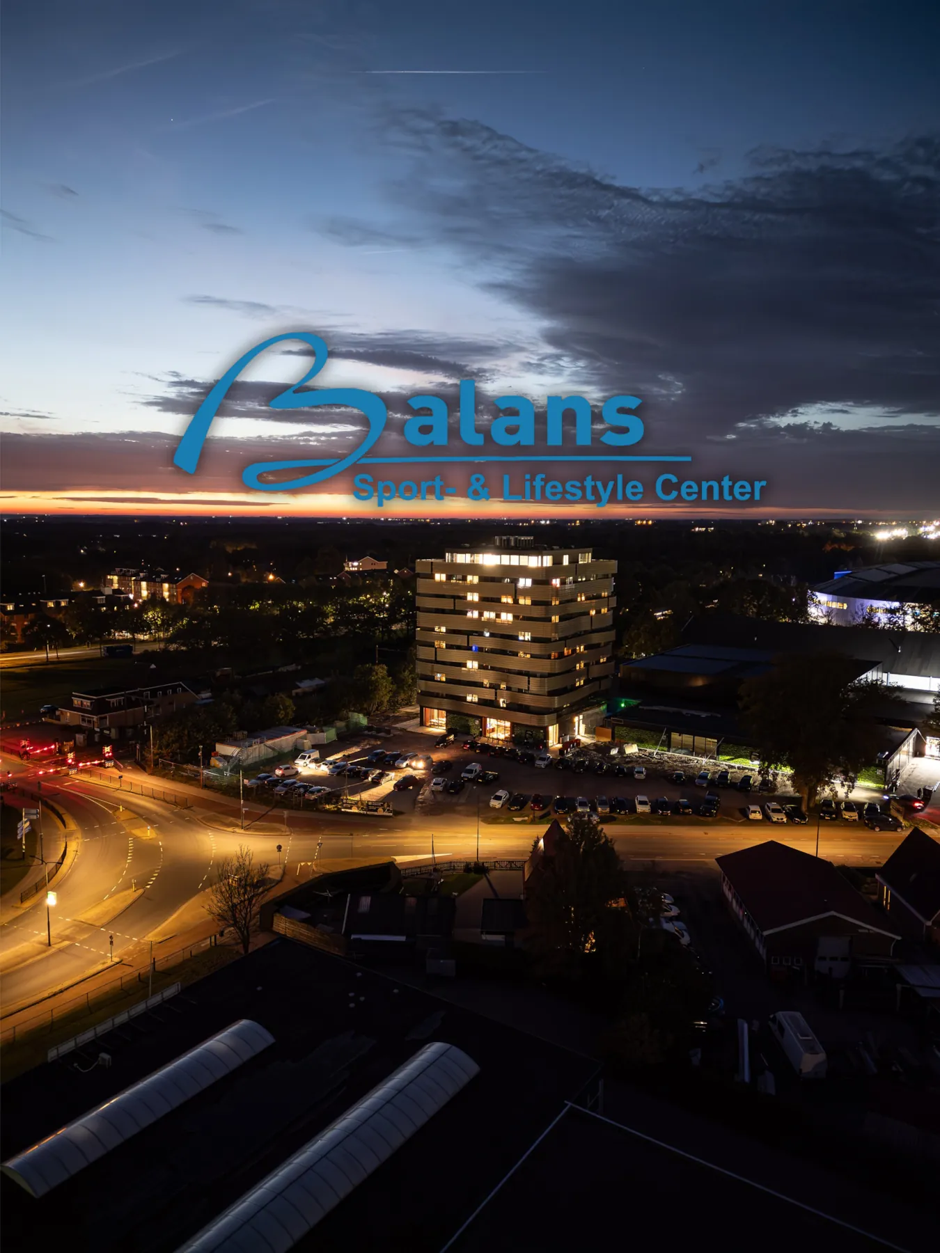 Skyline van Heerenveen bij avond