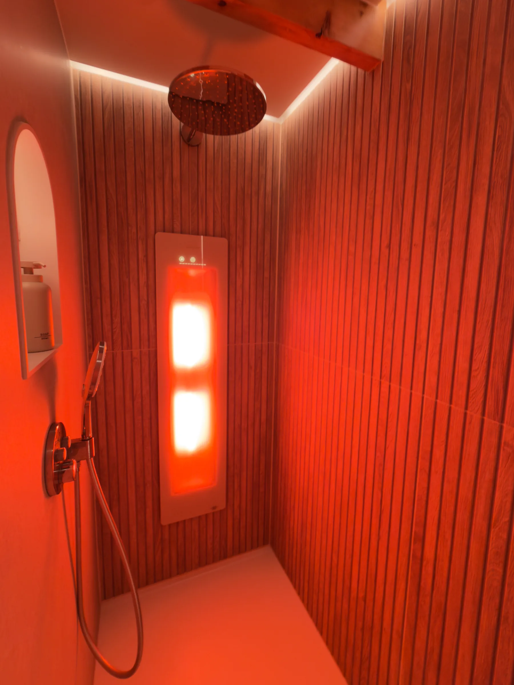 Sunshower-paneel met rode infraroodgloed